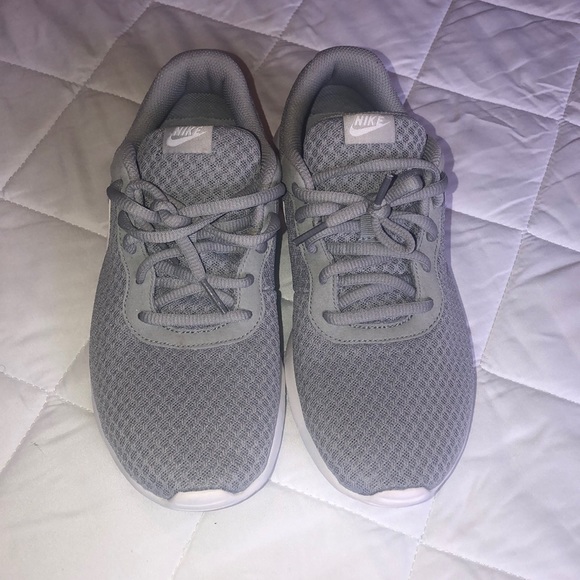 Gray running nikes size 6 youth kids - Picture 2 of 6